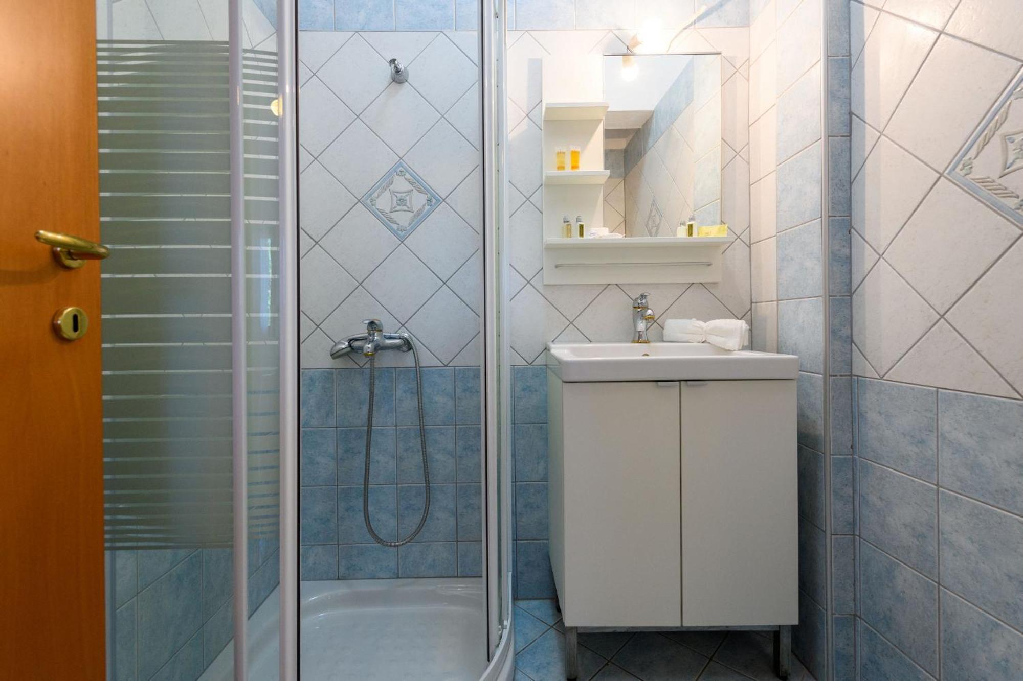Whitegold Apartments Panagia Панагия Стая снимка