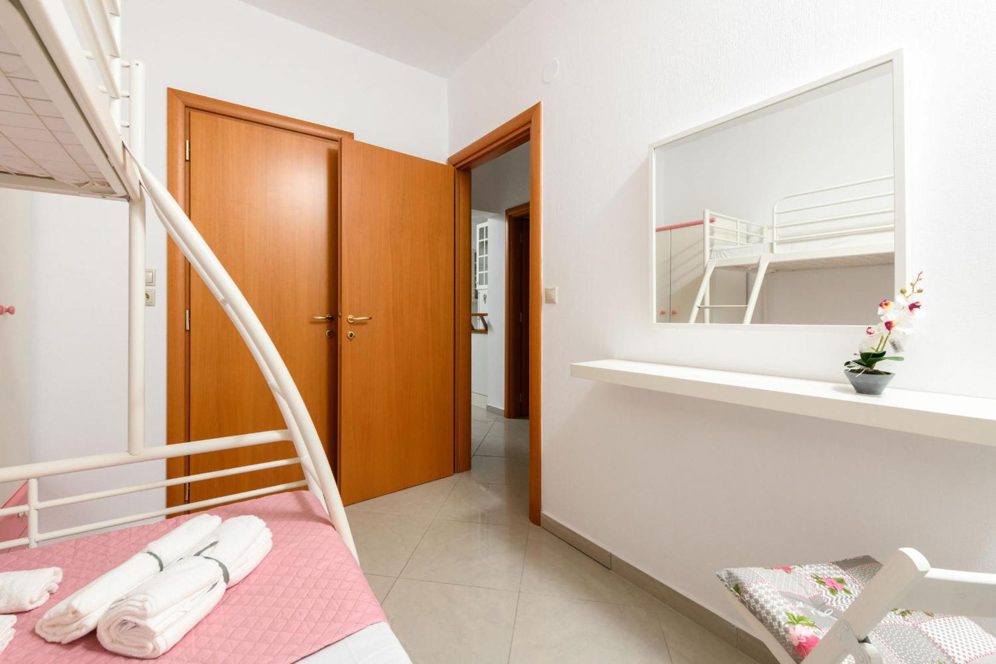 Whitegold Apartments Panagia Панагия Стая снимка