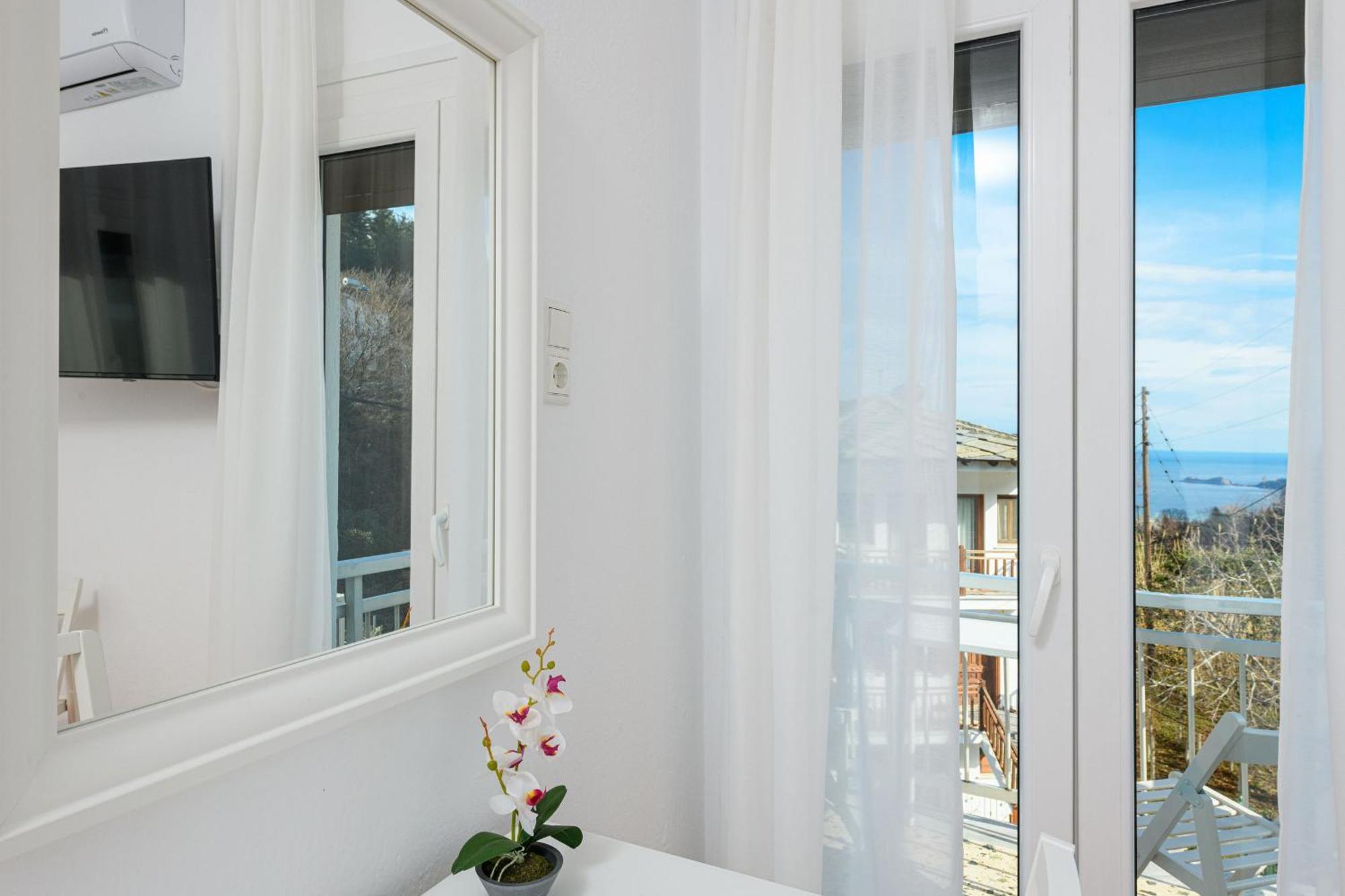 Whitegold Apartments Panagia Панагия Екстериор снимка