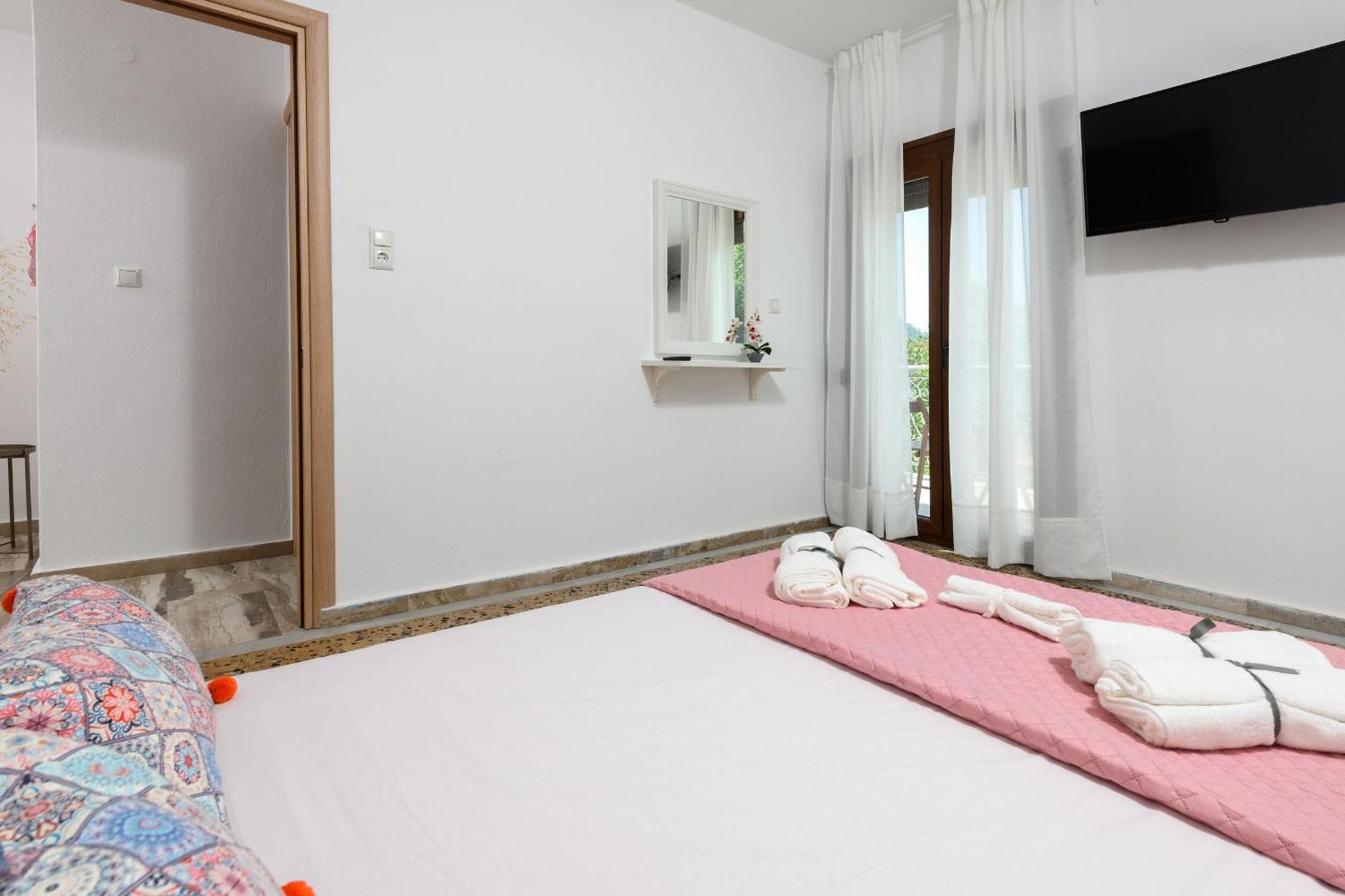 Whitegold Apartments Panagia Панагия Екстериор снимка