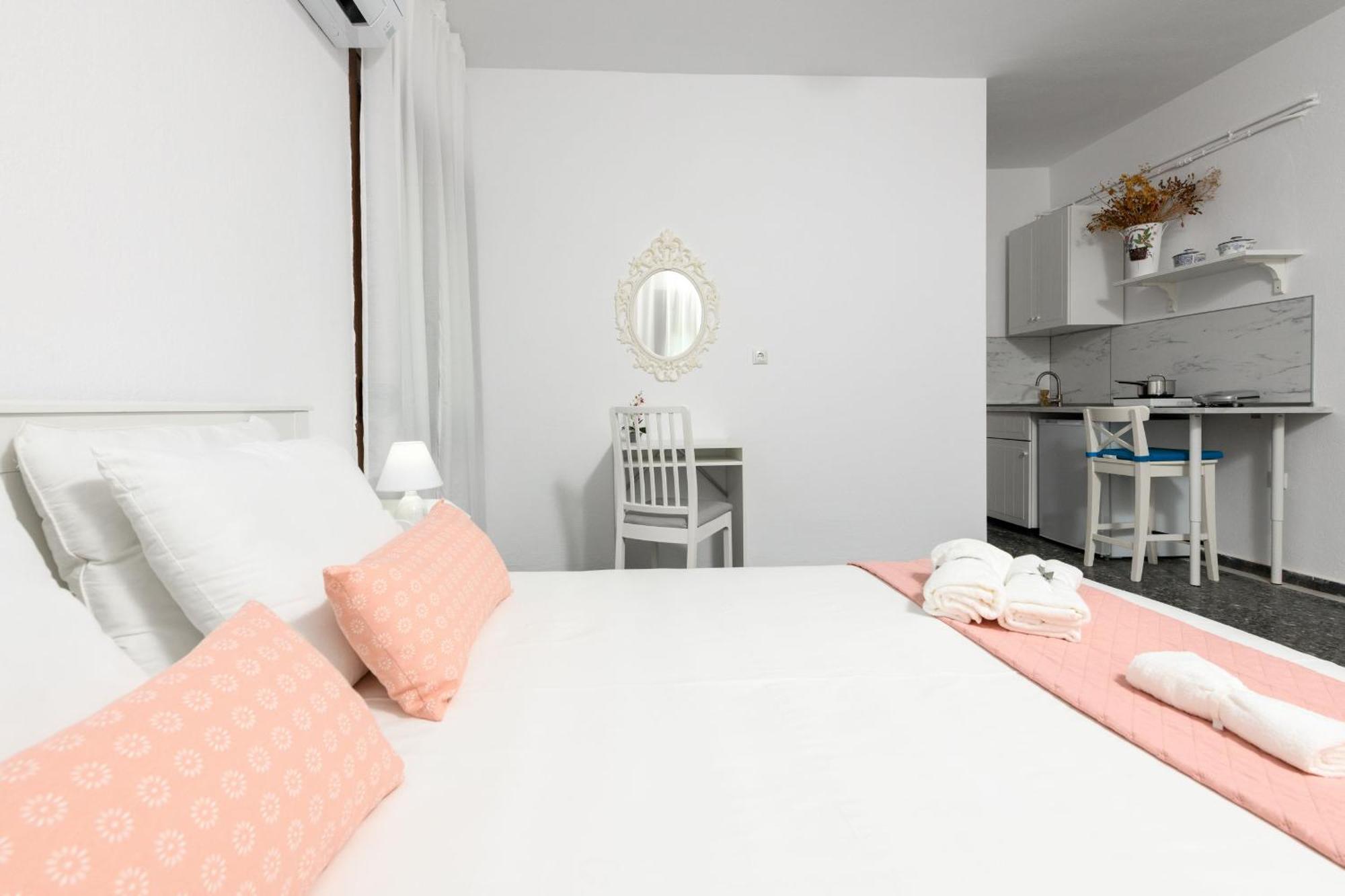 Whitegold Apartments Panagia Панагия Стая снимка